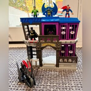Interactive Gotham City Playset with Superheroes